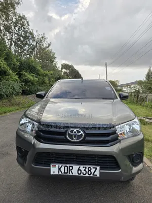 Toyota Hilux 2024 Gold