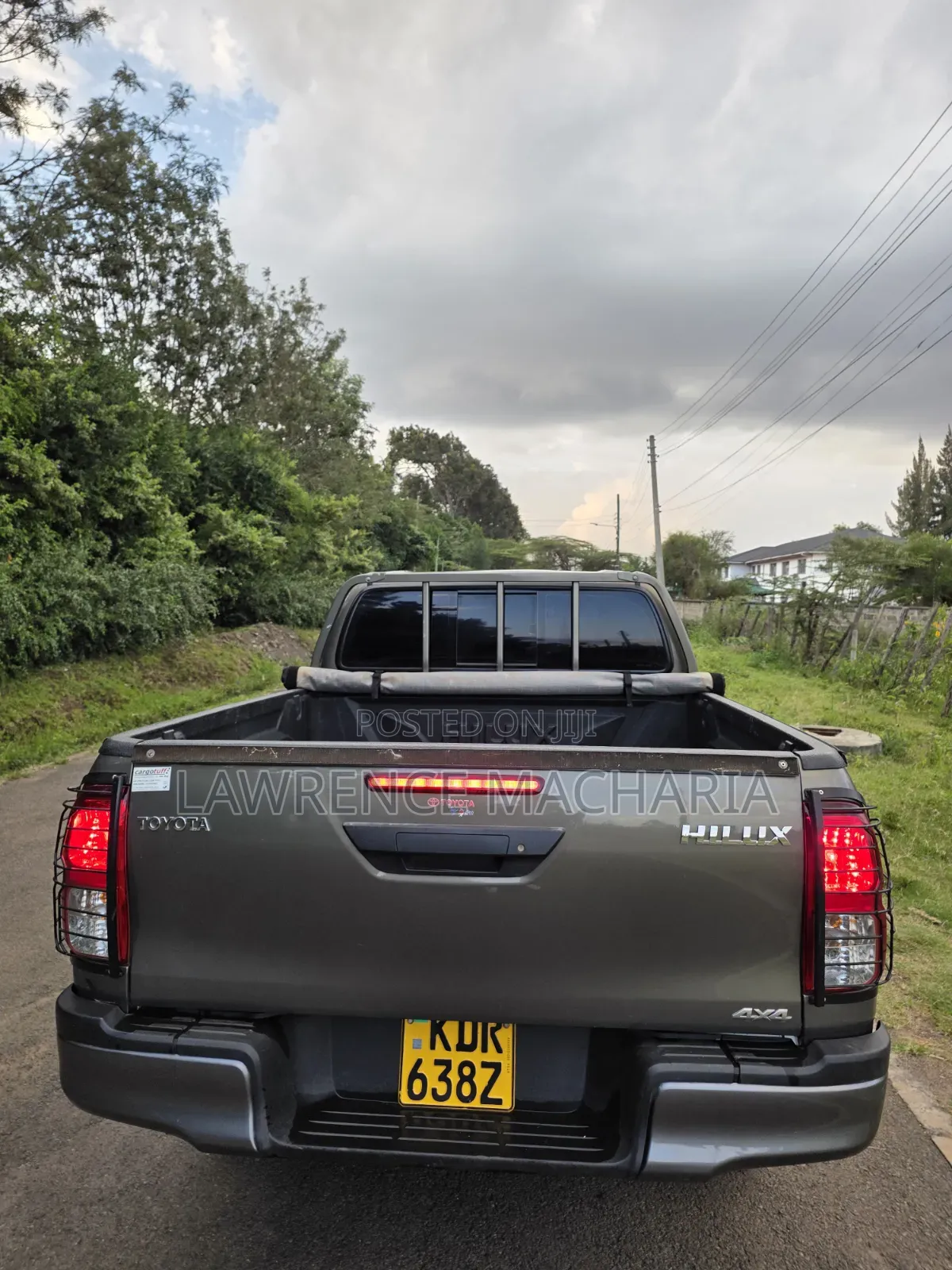 Toyota Hilux 2024 Gold