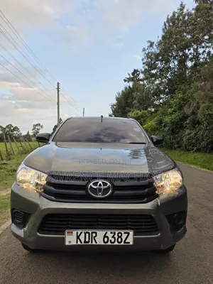 Toyota Hilux 2024 Gold