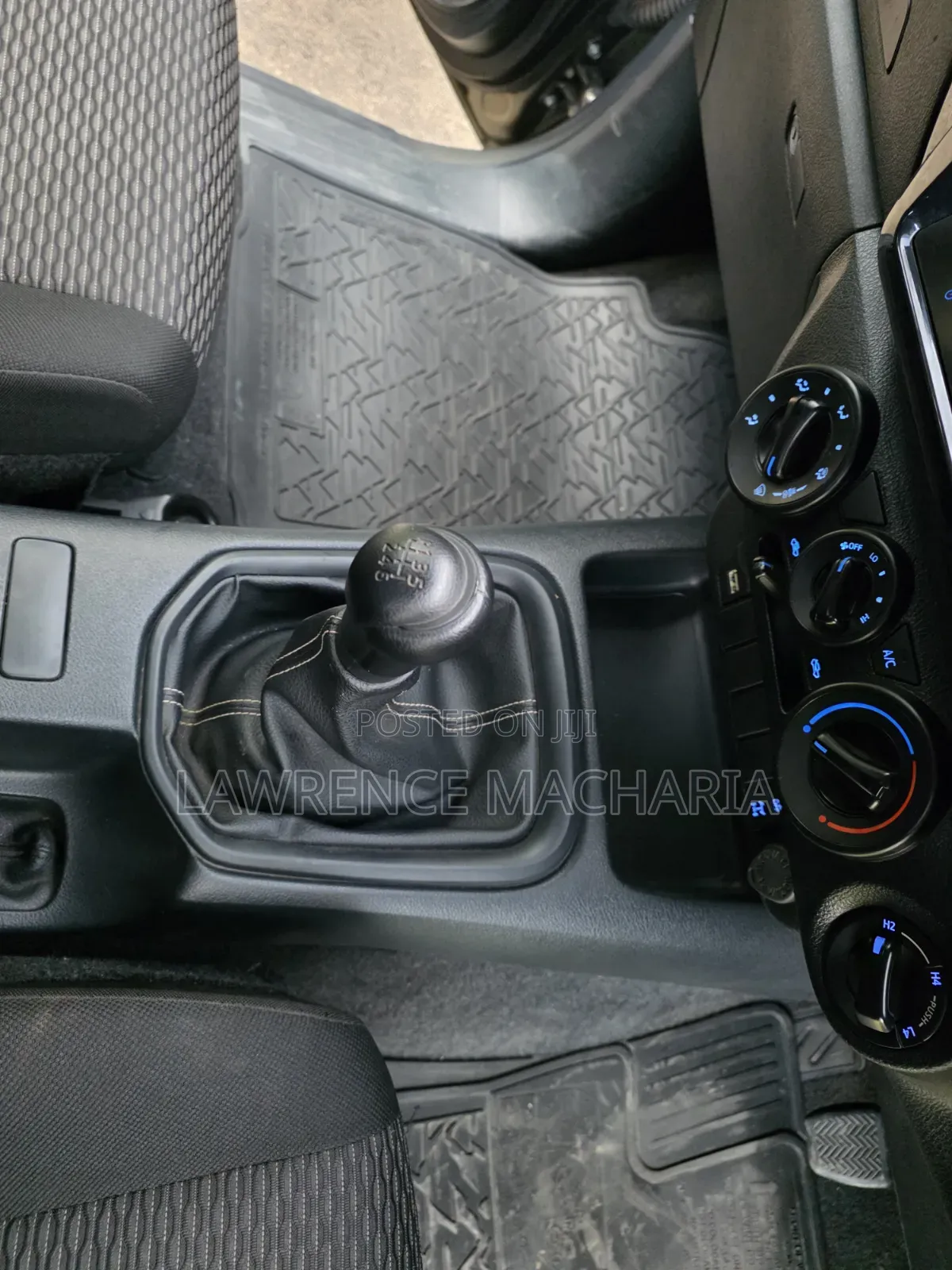Toyota Hilux 2024 Gold