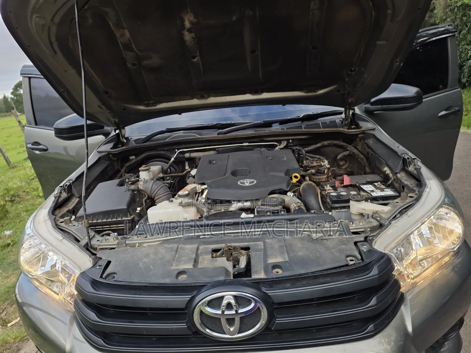 Toyota Hilux 2024 Gold