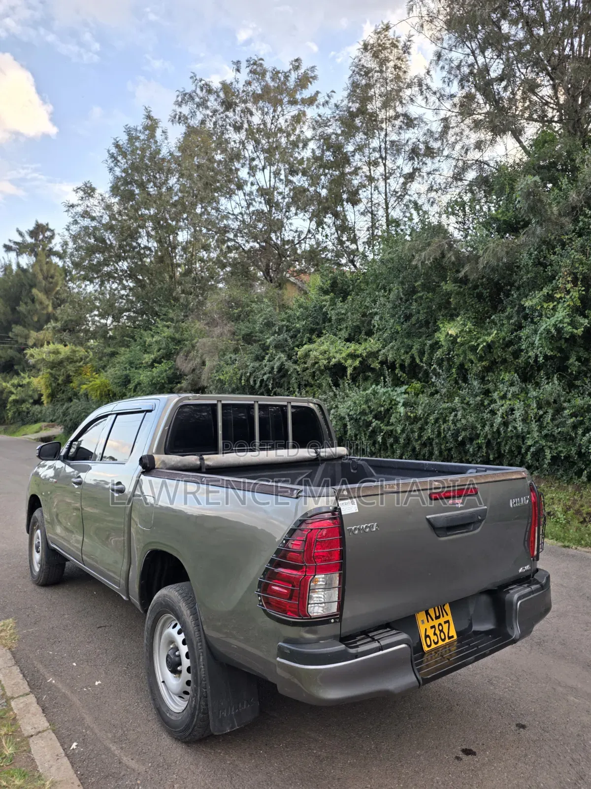 Toyota Hilux 2024 Gold