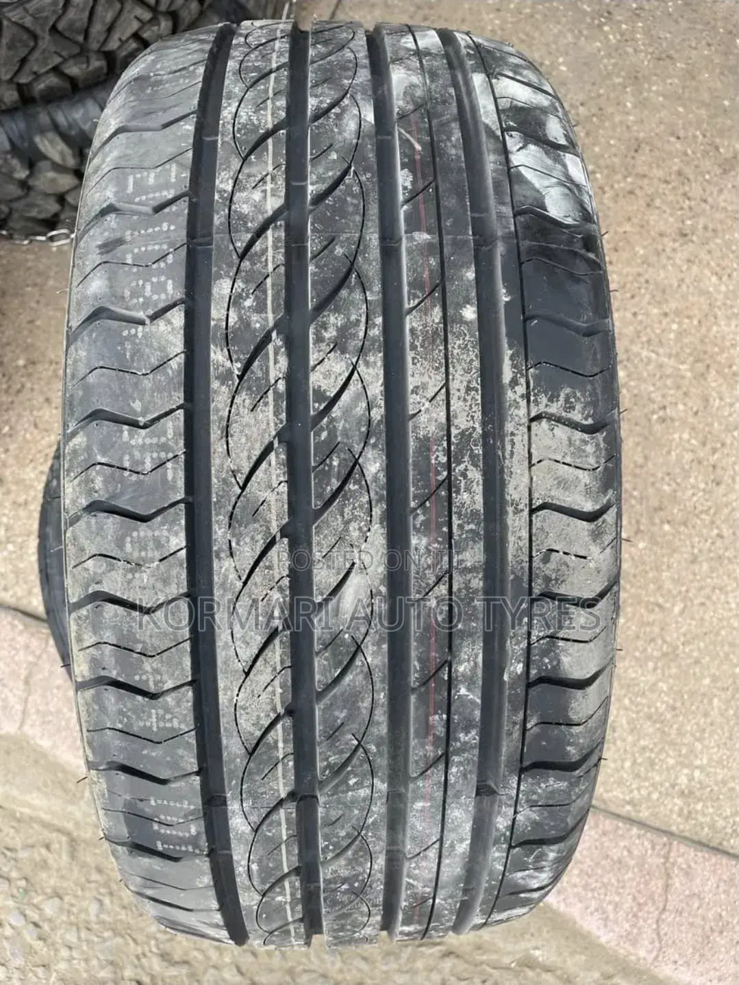 235/35r19 Centara