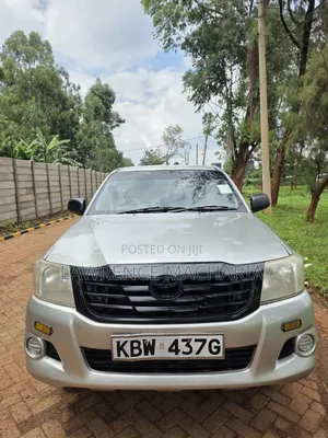 Toyota Hilux 2013 Silver