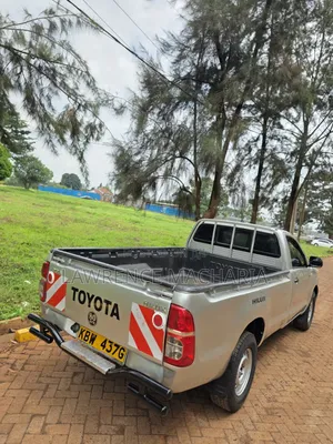 Toyota Hilux 2013 Silver