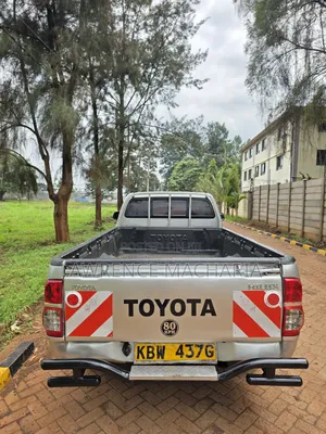 Toyota Hilux 2013 Silver