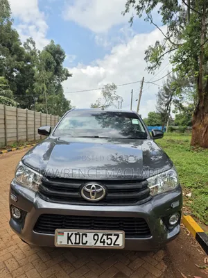 Toyota Hilux 2021 Gray
