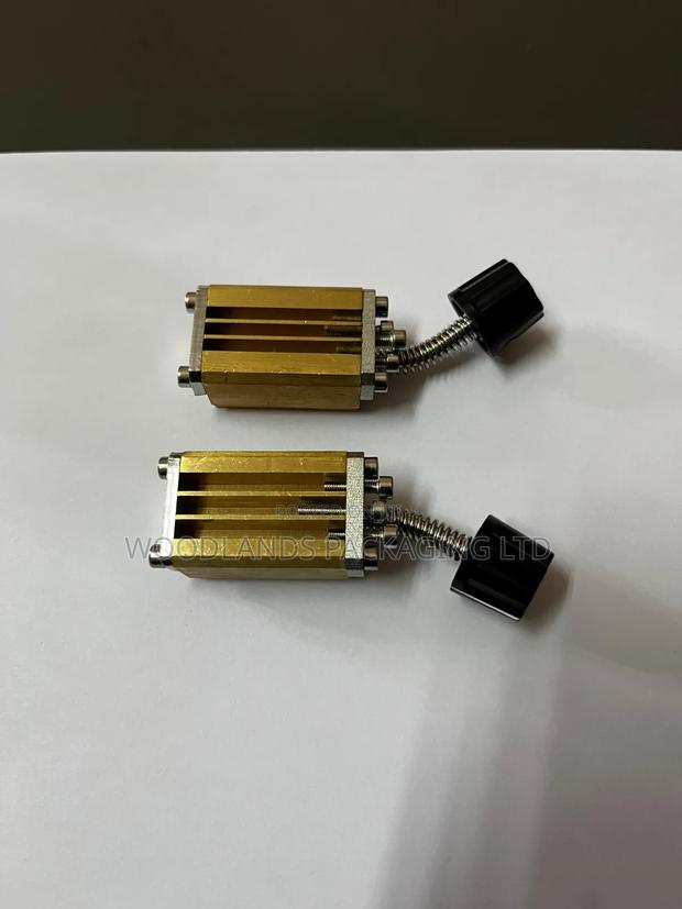 Character Number And Holder - main view