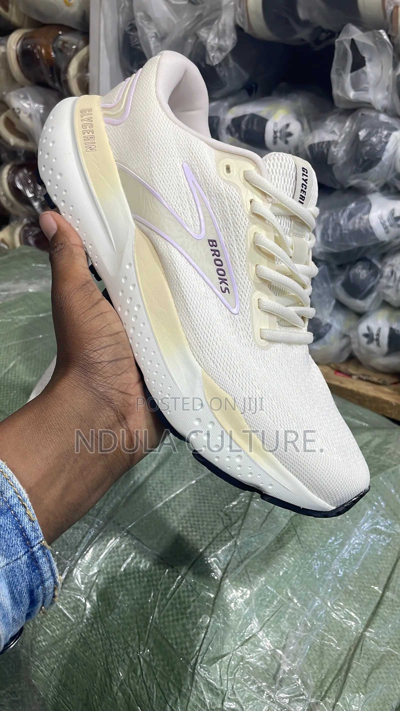 Brooks Sneakers