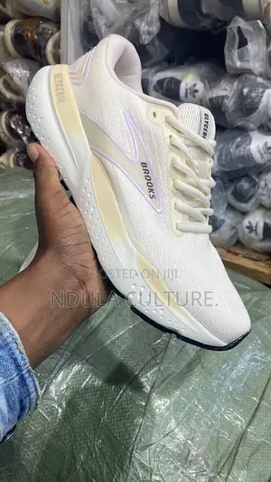 Brooks Ghost Max Sneakers