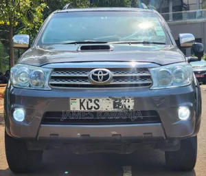 Toyota Fortuner 2011 Gray