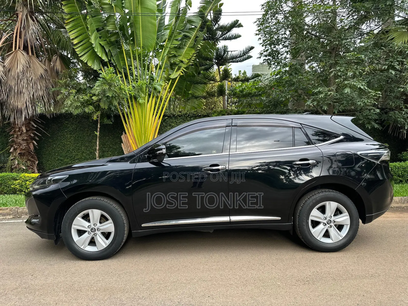 Toyota Harrier 2.0 2017 Black