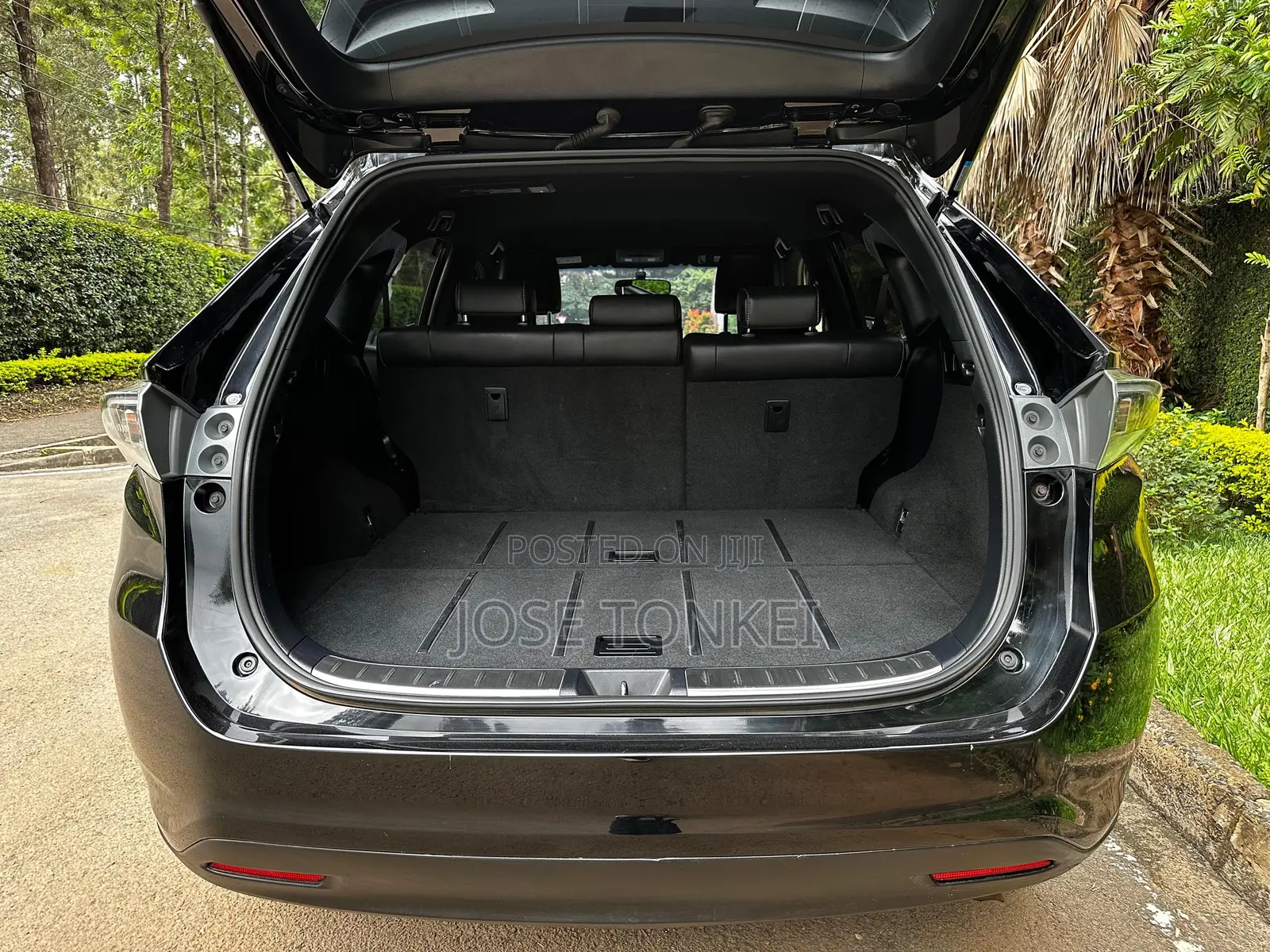 Toyota Harrier 2.0 2017 Black