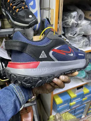 Nike Acg Mountain Fly 2 Low Sneakers