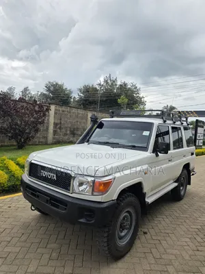 Toyota Land Cruiser 2016 White