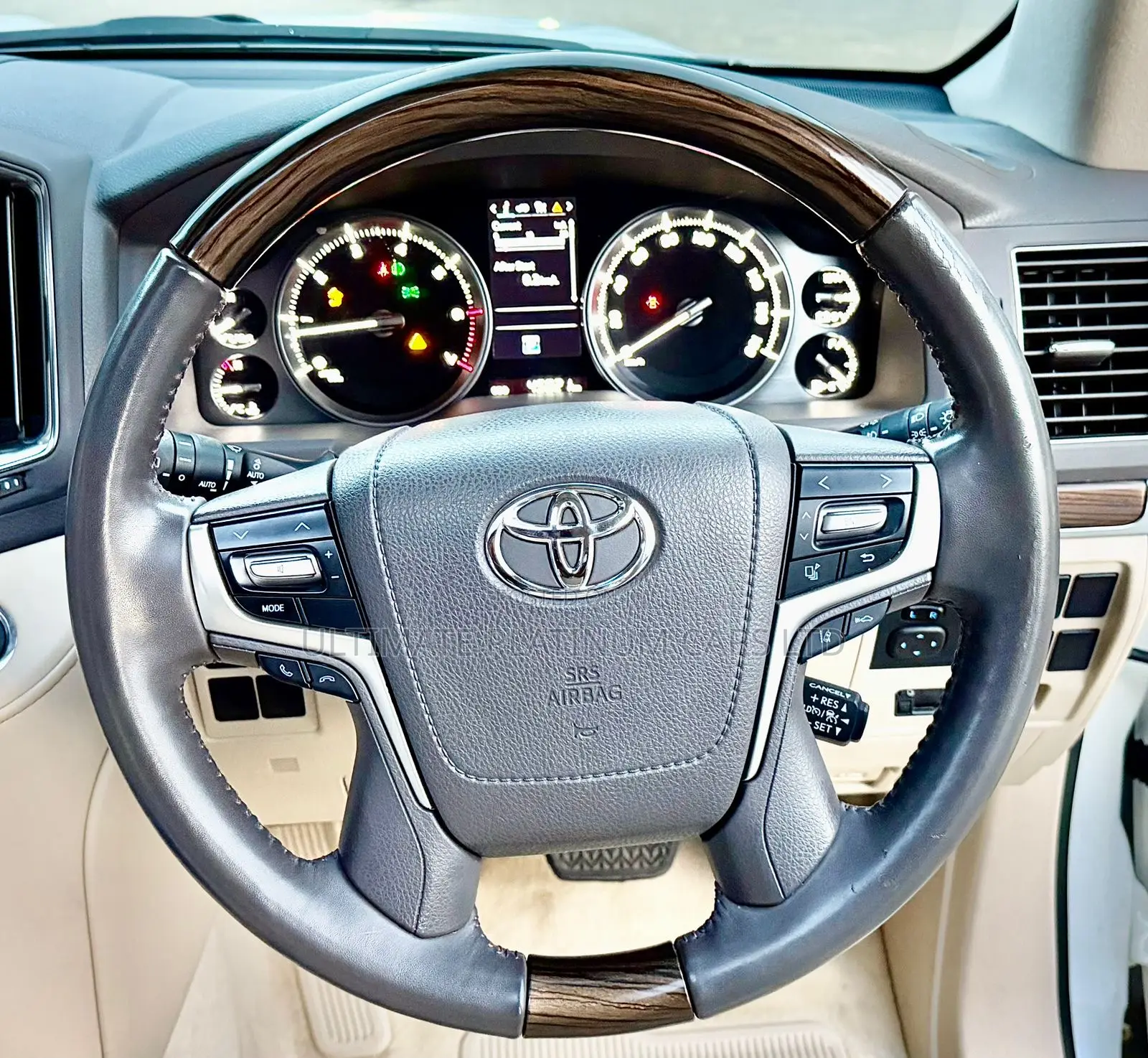 Toyota Land Cruiser 4.6 V8 ZX 2019 Pearl