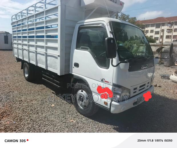 Isuzu NKR 2013 White