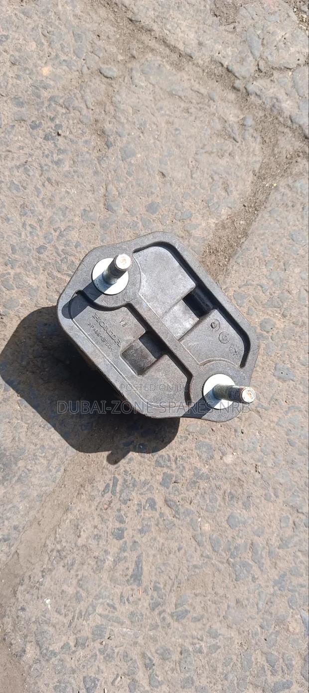 Gearbox Engine Mount Honda Accord. - thumbnail 3