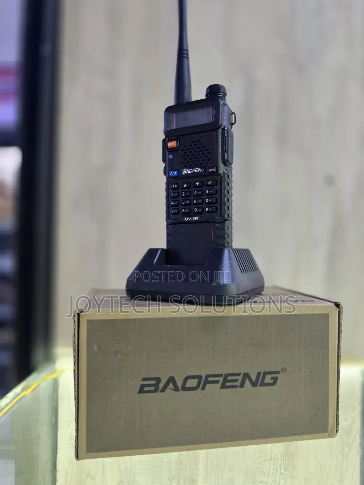 Baofeng Transceiver With Desktop Charger – Clear Audio, Long Battery