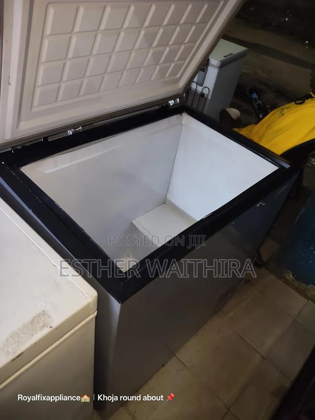 Super Clean Chest Freezer in Good Condition - thumbnail 2