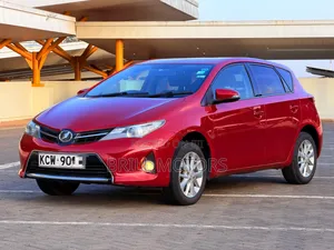 Toyota Auris 2012 Red