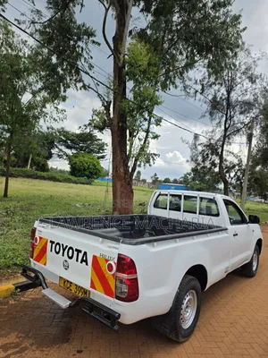 Toyota Hilux 2015 White