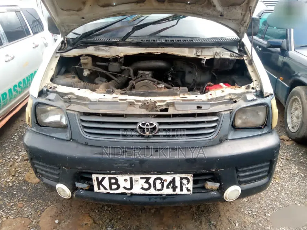 Toyota TownAce 2004 White