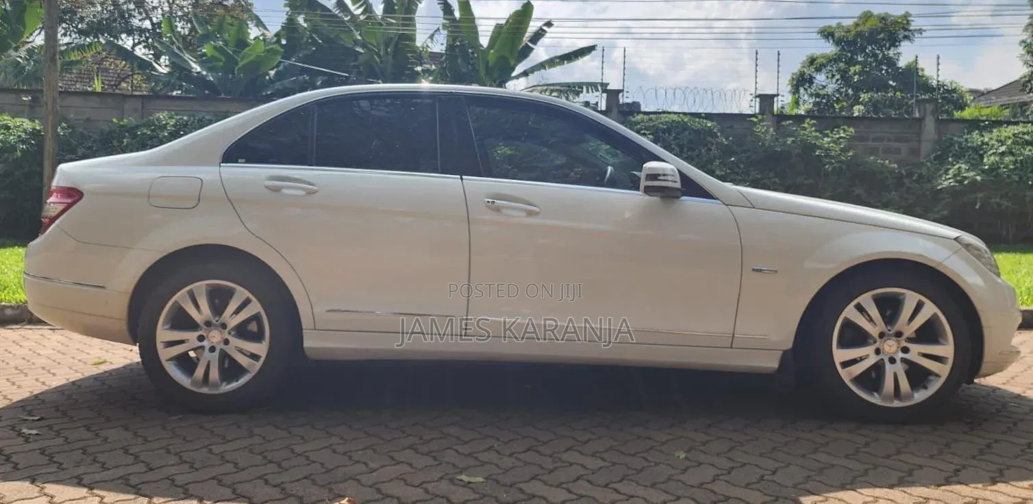 Mercedes-Benz C200 2010 Silver