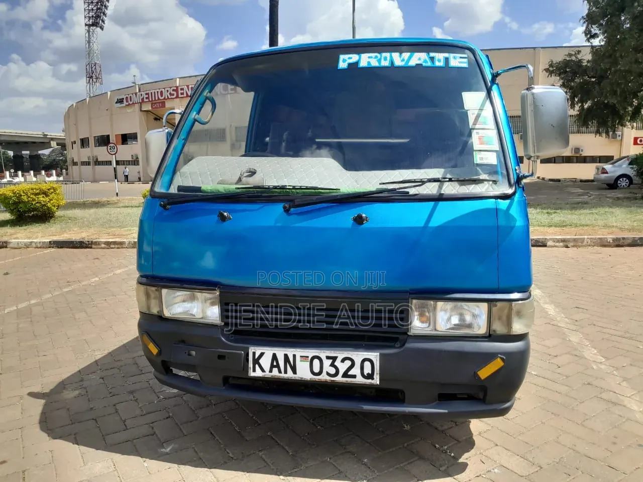 Nissan Caravan (Urvan) 1998 Blue