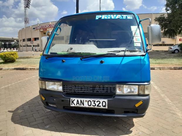Nissan Caravan (Urvan) 1998 Blue