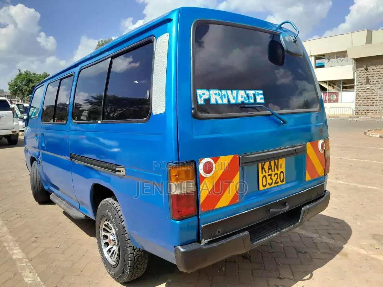 Nissan Caravan (Urvan) 1998 Blue