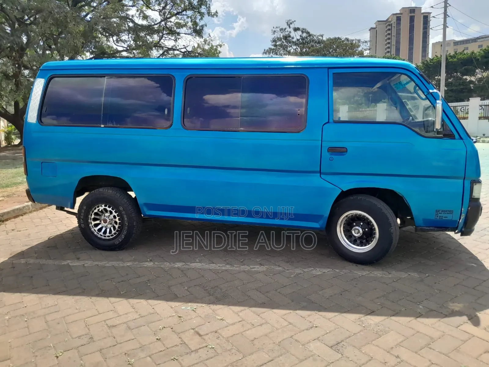Nissan Caravan (Urvan) 1998 Blue