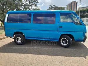 Nissan Caravan (Urvan) 1998 Blue