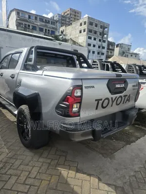 Toyota Hilux Rogue 4x4 2019 Silver