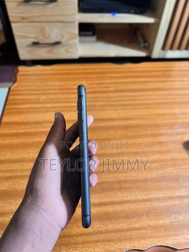 Apple iPhone 11 64 GB Black - thumbnail 2