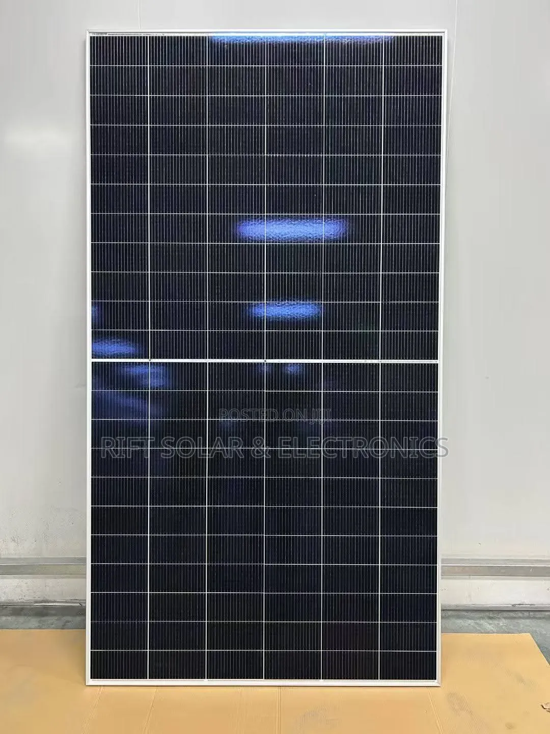 595 Watts - 48 Volts High Performance Bifacial Monocrystalline.