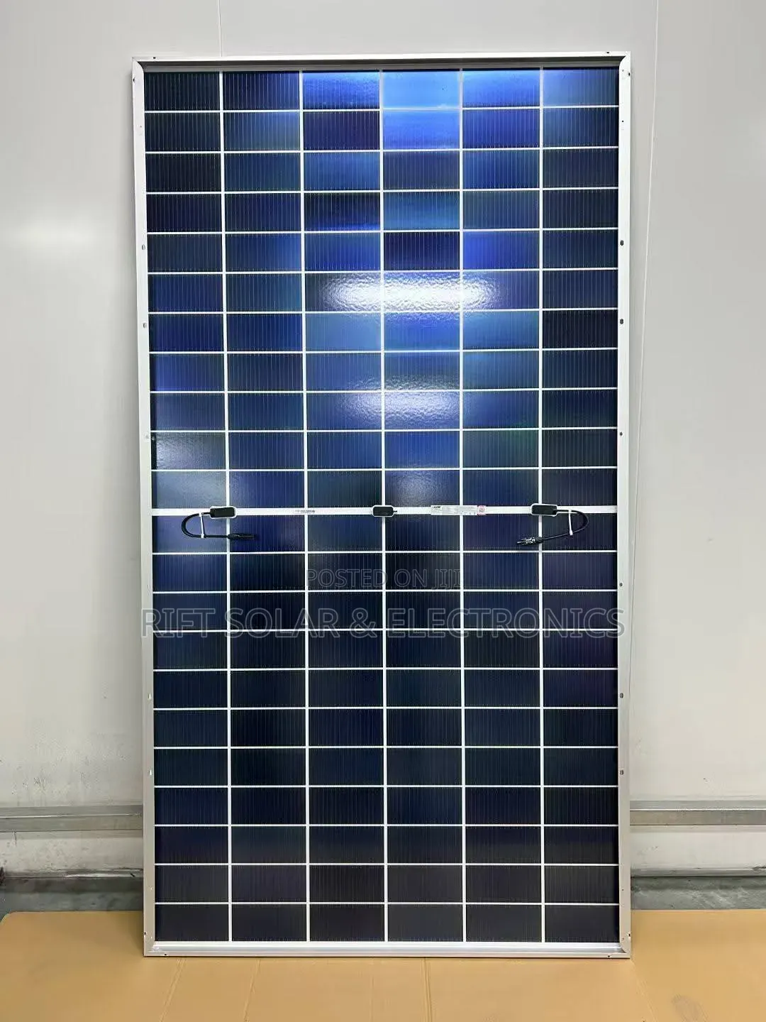595 Watts - 48 Volts High Performance Bifacial Monocrystalline.