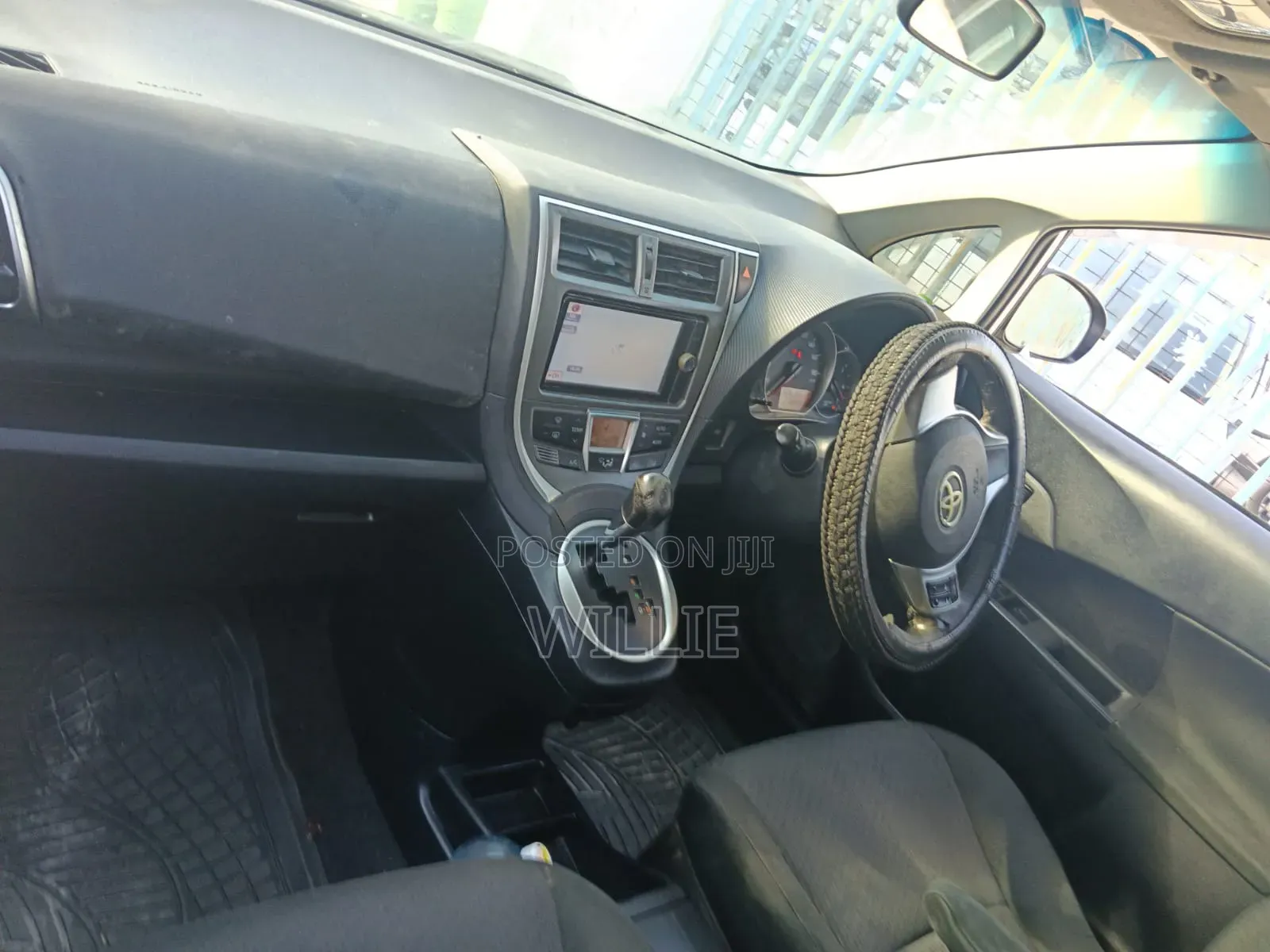 Nissan Caravan (Urvan) 2016 Grey
