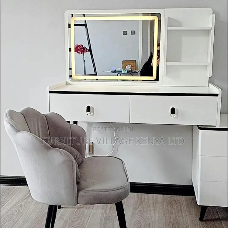 Vanity Dressing Desk With Lighted Mirror.