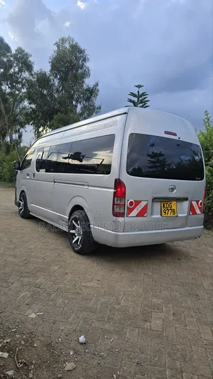 Toyota HiAce 2013 Silver