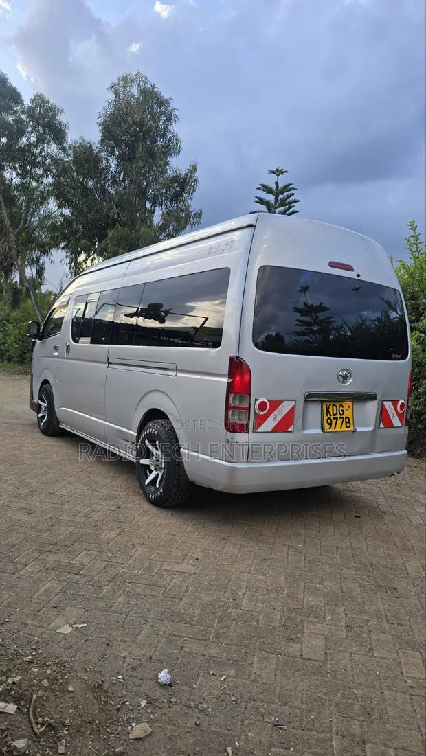 Toyota HiAce 2013 Silver - thumbnail 3