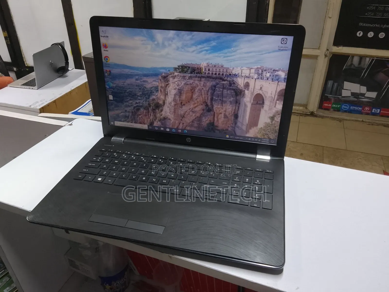 Laptop HP 250 G6 8GB Intel Core i5 HDD+SSD 500GB