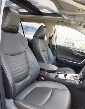 Toyota RAV4 XSE 2019 Silver
