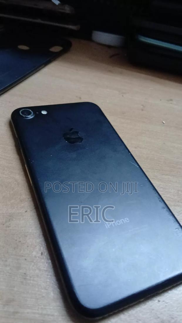 Apple iPhone 7 32 GB Black - thumbnail 4
