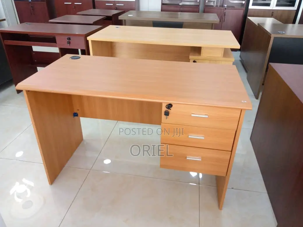 Office Desk : 0.9m Local Office Desk