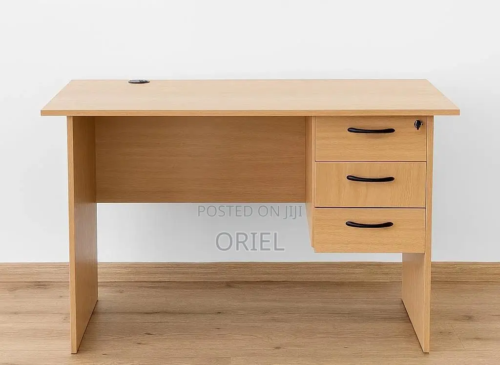 Office Desk : 0.9m Local Office Desk