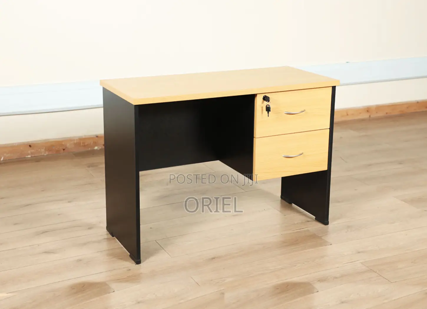 Office Desk : 0.9m Local Office Desk