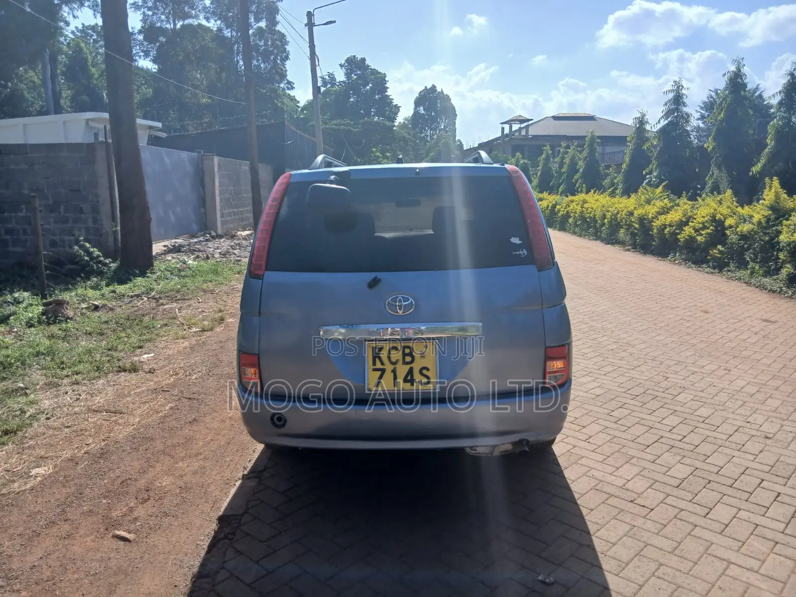 Toyota ISIS 2007 White