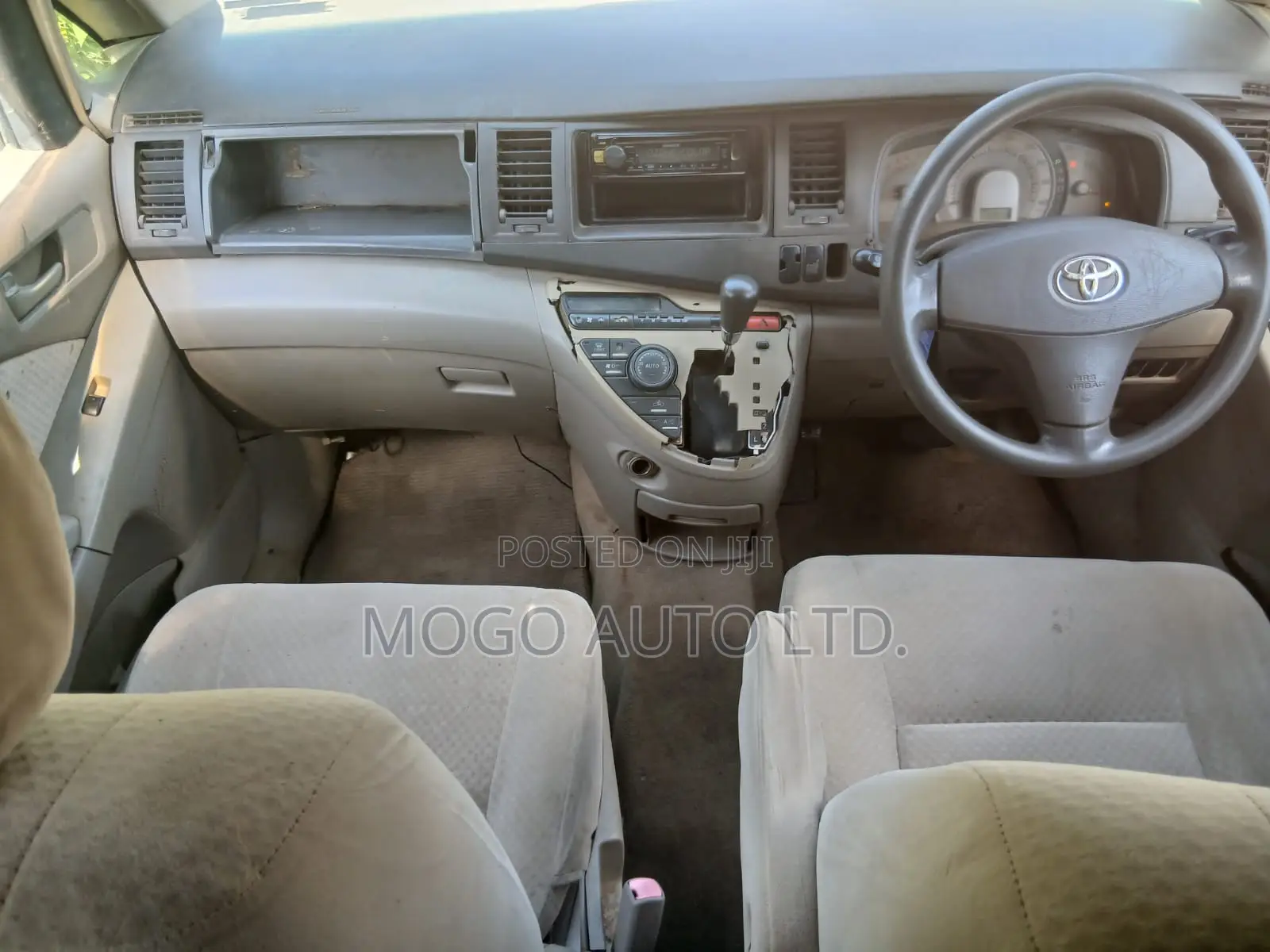 Toyota ISIS 2007 White