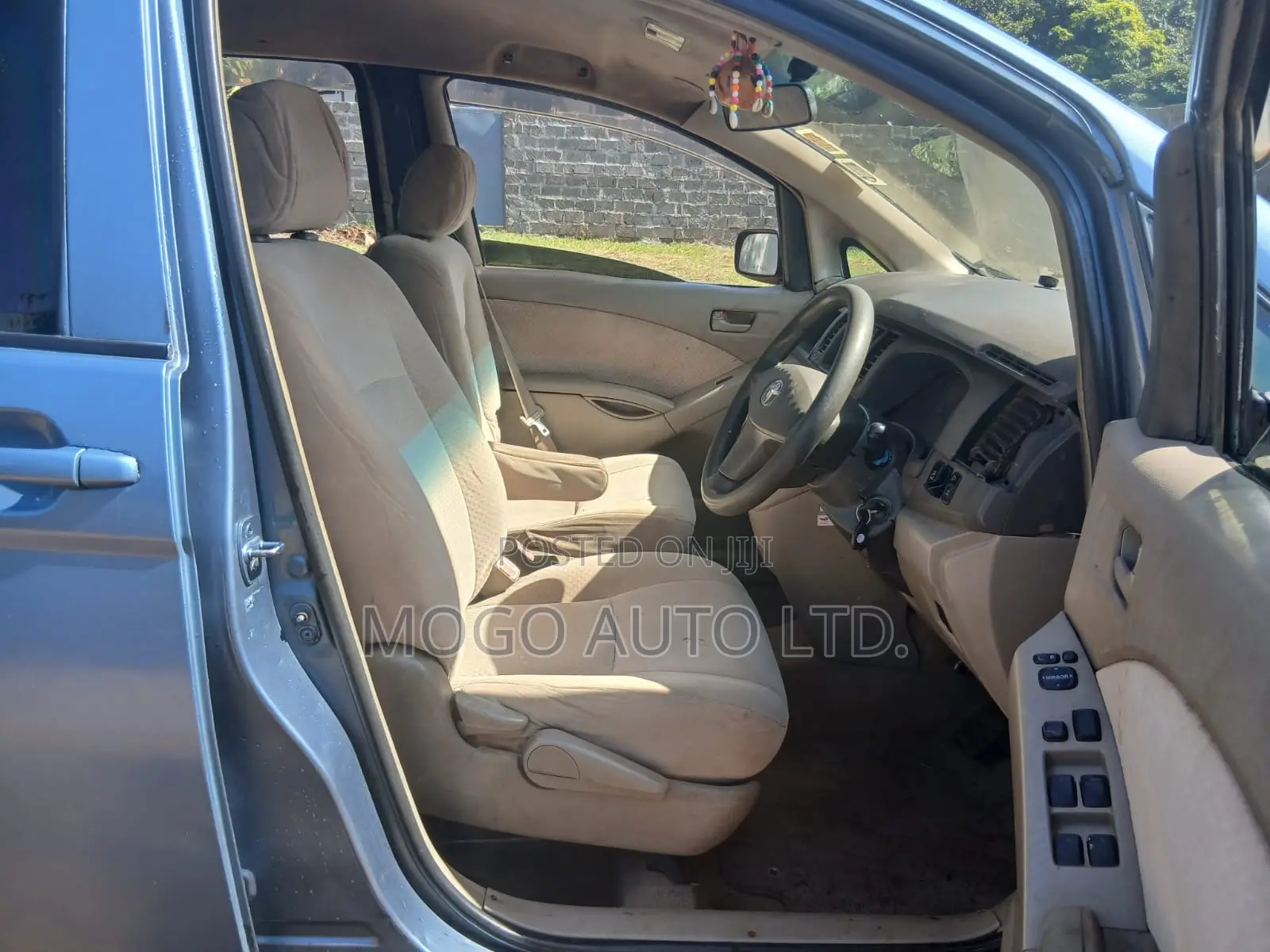 Toyota ISIS 2007 White